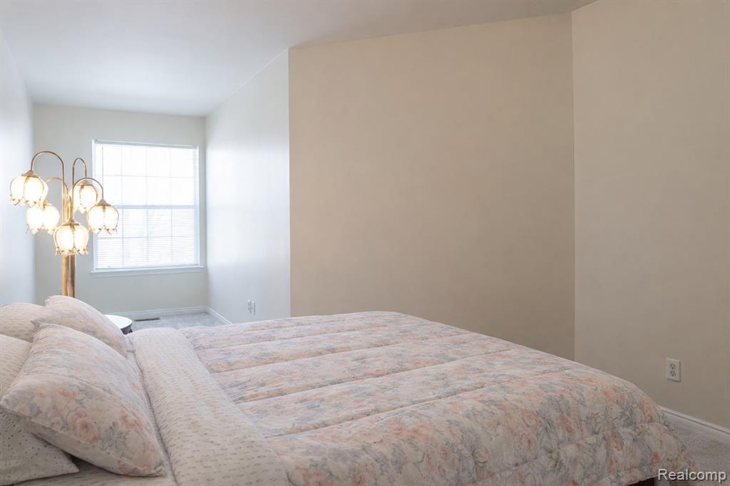 13207 St Ervin Avenue, 26, Detroit, MI 48215 — Photo 31