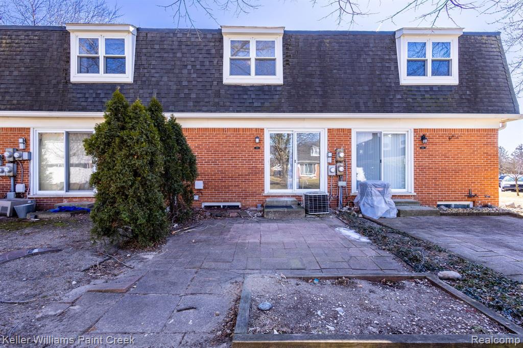 45598 BIRCHCREST Street, Utica, MI 48317 — Photo 17