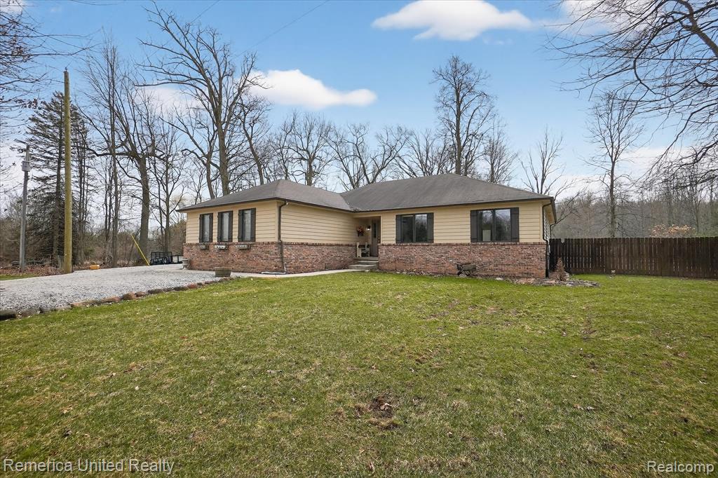 660 E Allen Road, Howell, MI 48855 — Photo 6