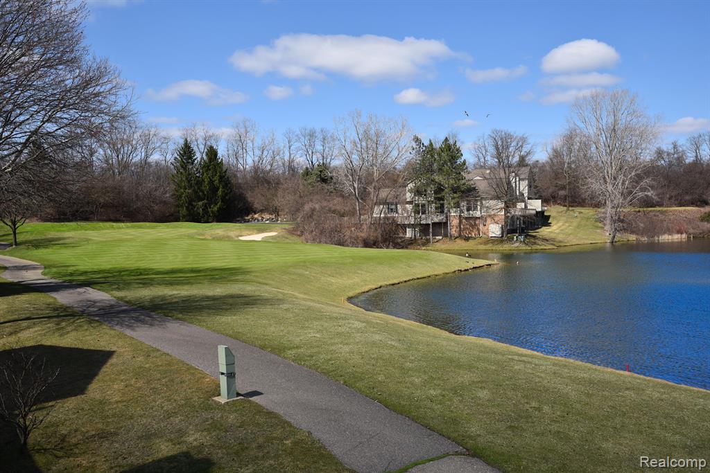 527 Newburne Pointe, 19, Bloomfield Hills, MI 48304 — Photo 34