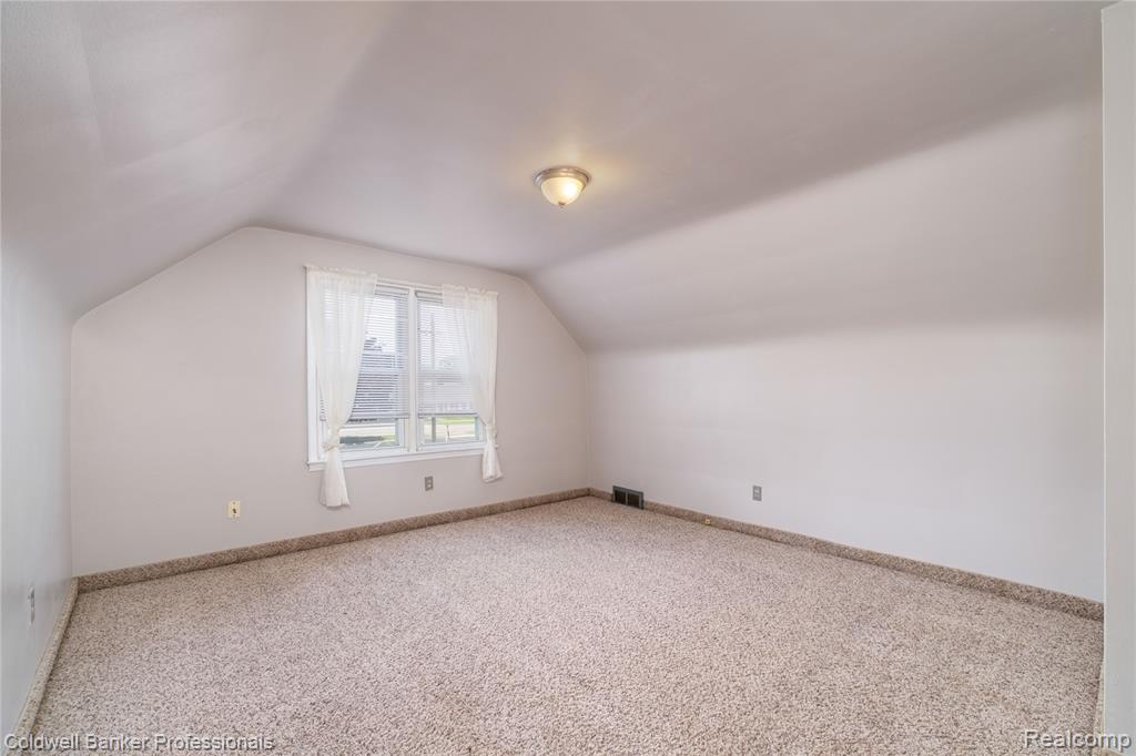 9388 Salem, Redford, MI 48239 — Photo 16