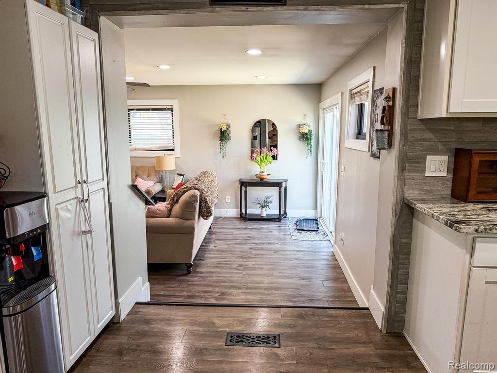30723 Flanders Avenue, Warren, MI 48088 — Photo 13