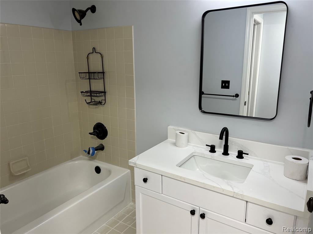 5408 Pine Aires Drive, Sterling Heights, MI 48314 — Photo 13