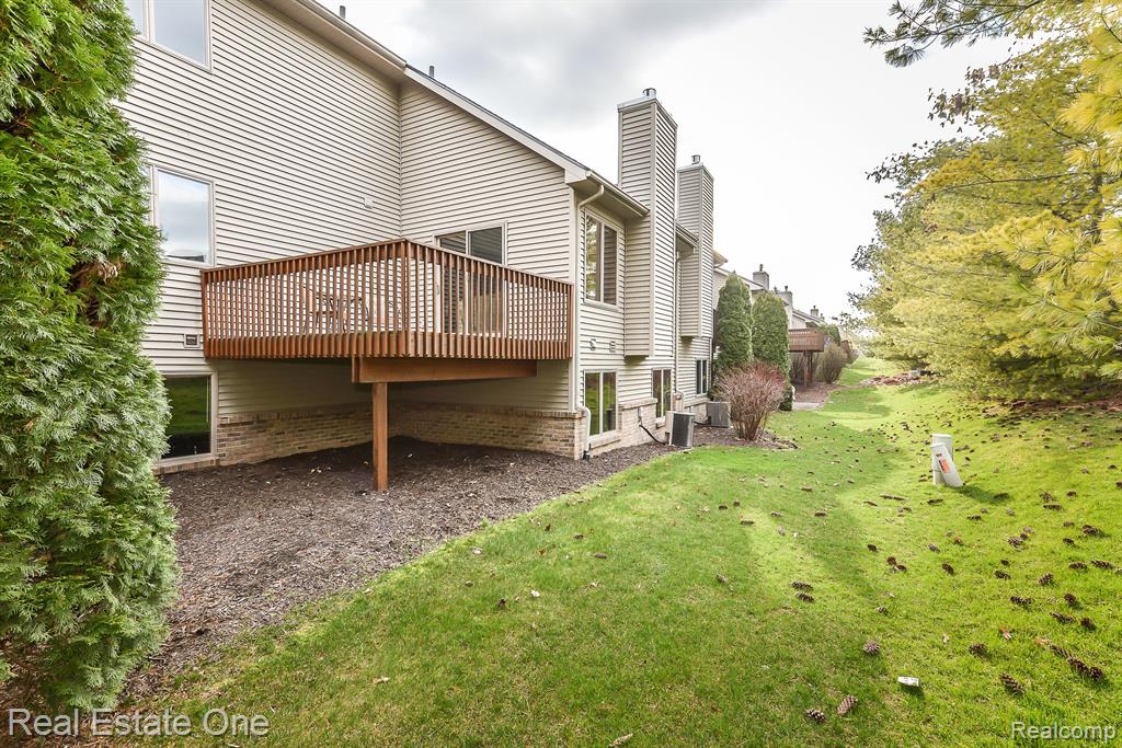 938 MILDRED J Court, Brighton, MI 48116 — Photo 39