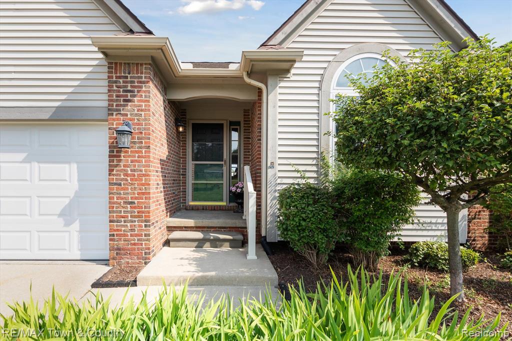 2571 ARALIA Drive, Howell, MI 48855 — Photo 3