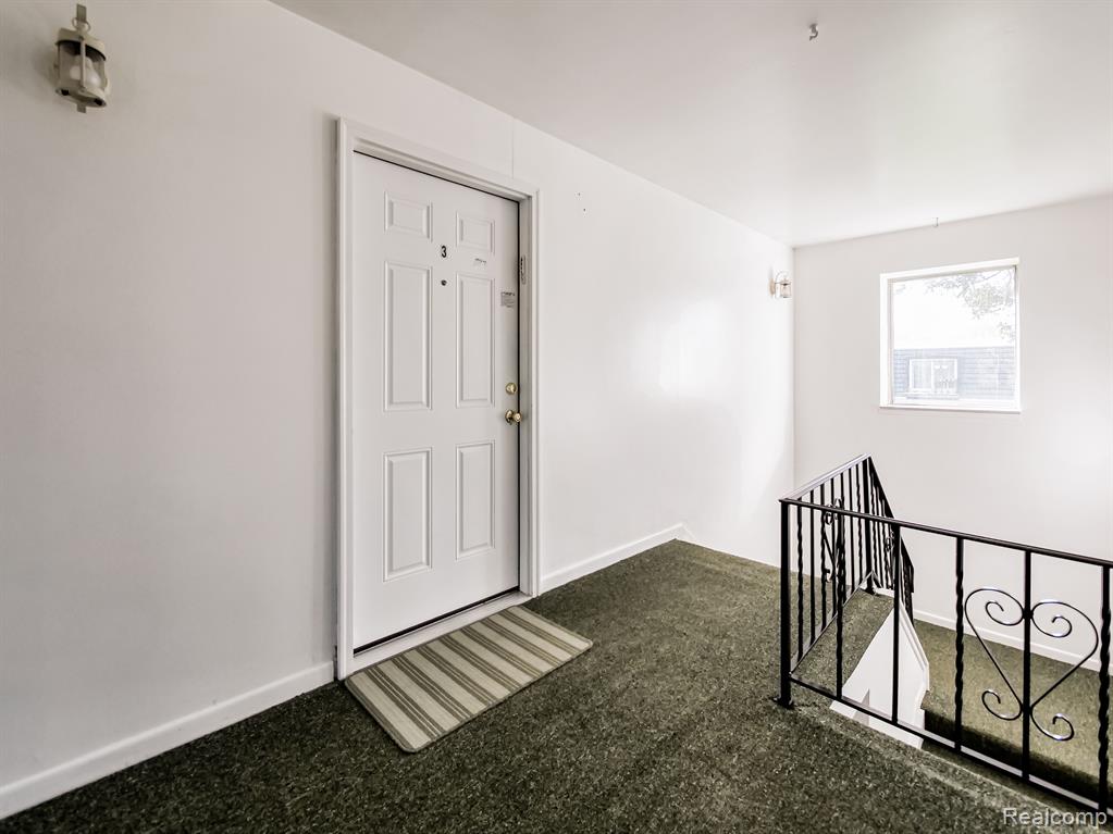 1850 COLONIAL VILLAGE Way, 3, Waterford, MI 48328 — Photo 13
