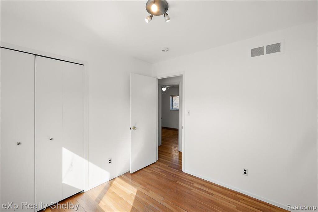 39622 UNIVERSITY Drive, Sterling Heights, MI 48310 — Photo 26