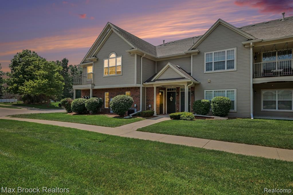 49086 W Woods Drive, Utica, MI 48317