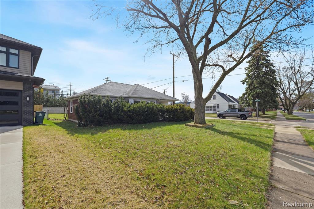 4302 MANDALAY Avenue, Royal Oak, MI 48073 — Photo 3