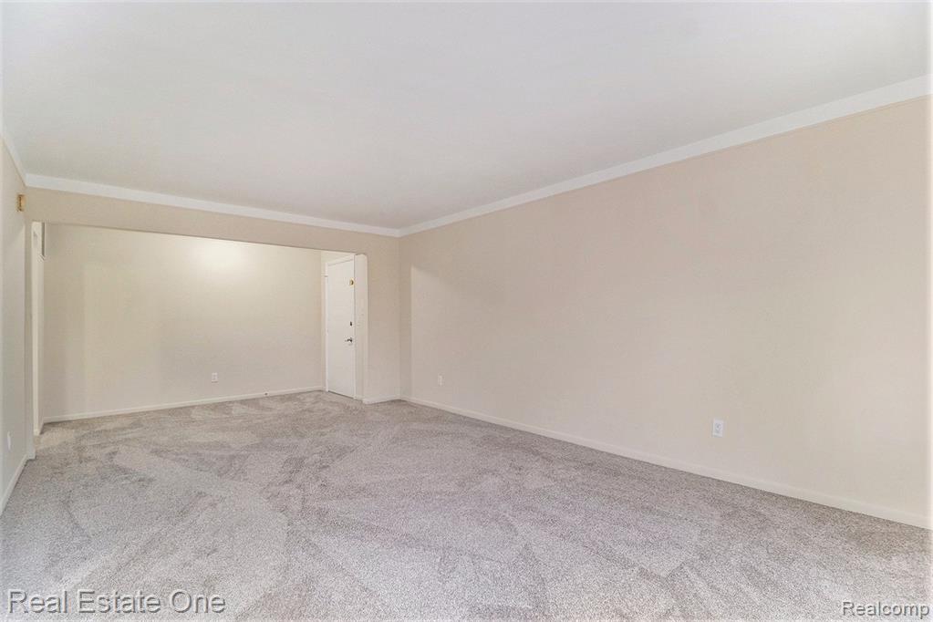 444 FOX HILLS Drive N, A-8, Bloomfield Hills, MI 48304 — Photo 6