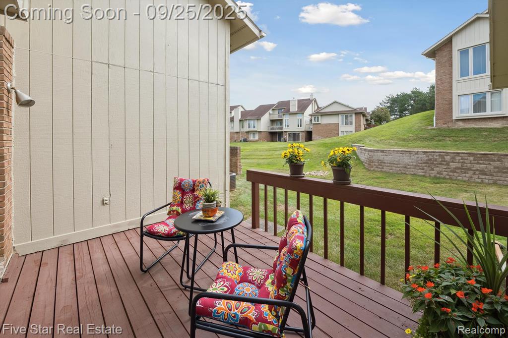5611 Hillcrest Circle W, 50, West Bloomfield, MI — Photo 31