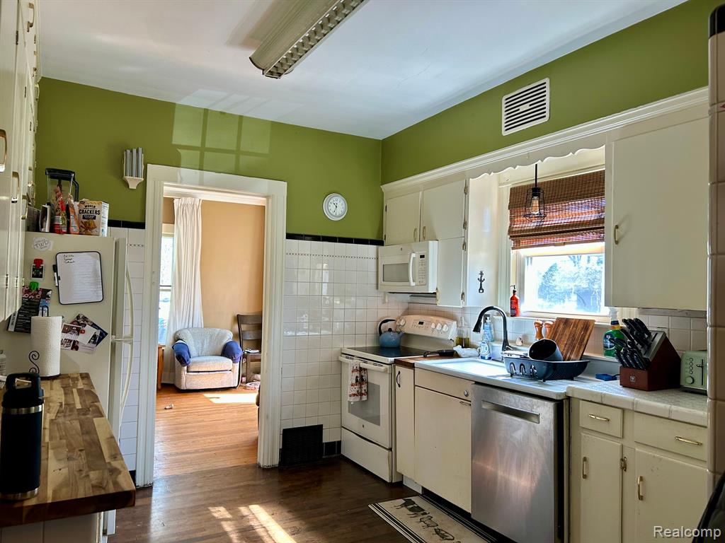 59 AHRENS Street, Mount Clemens, MI 48043 — Photo 4