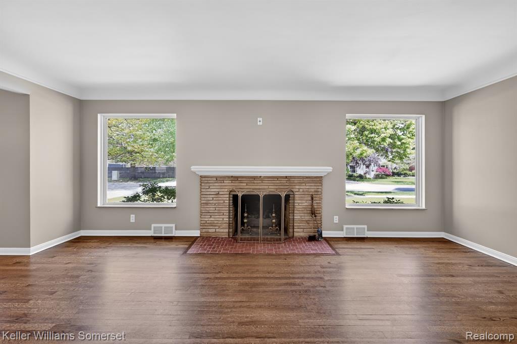 1681 Oxford Road, Grosse Pointe Woods, MI 48236 — Photo 5