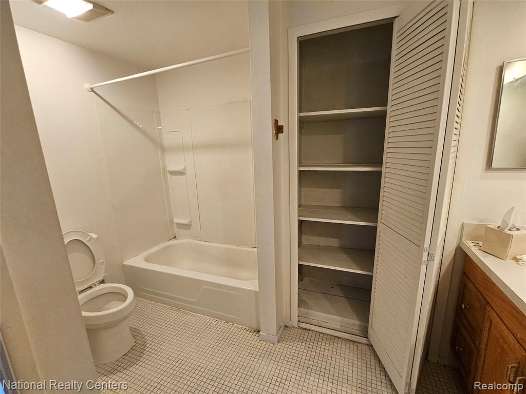 29576 CITY CENTER Drive, Warren, MI 48093