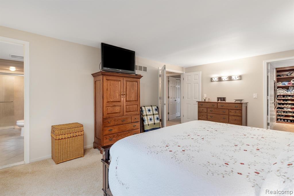 682 Heritage Lane S, Rochester Hills, MI 48309 — Photo 37