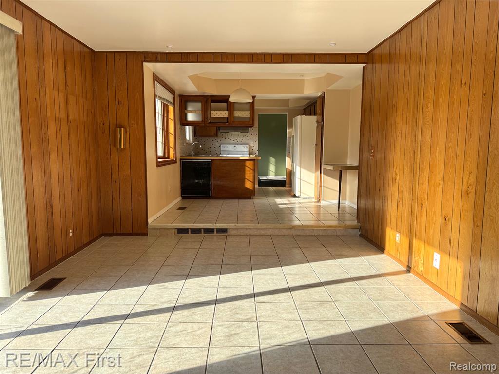 4826 BATES Drive, Warren, MI 48092 — Photo 5