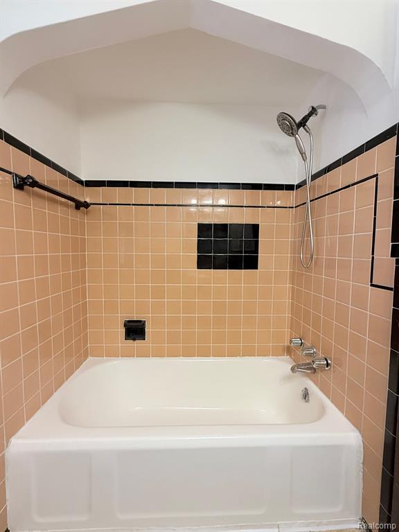 9583 RUTLAND Street, Detroit, MI 48227 — Photo 16