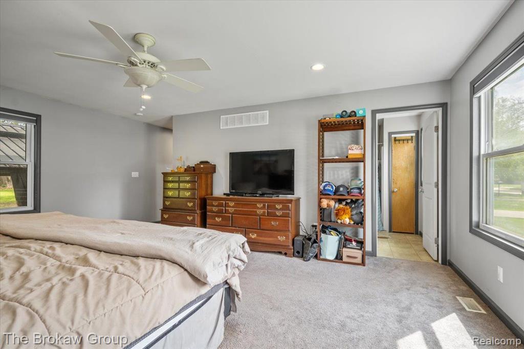 4145 HILLCREST Drive, Warren, MI 48092 — Photo 37