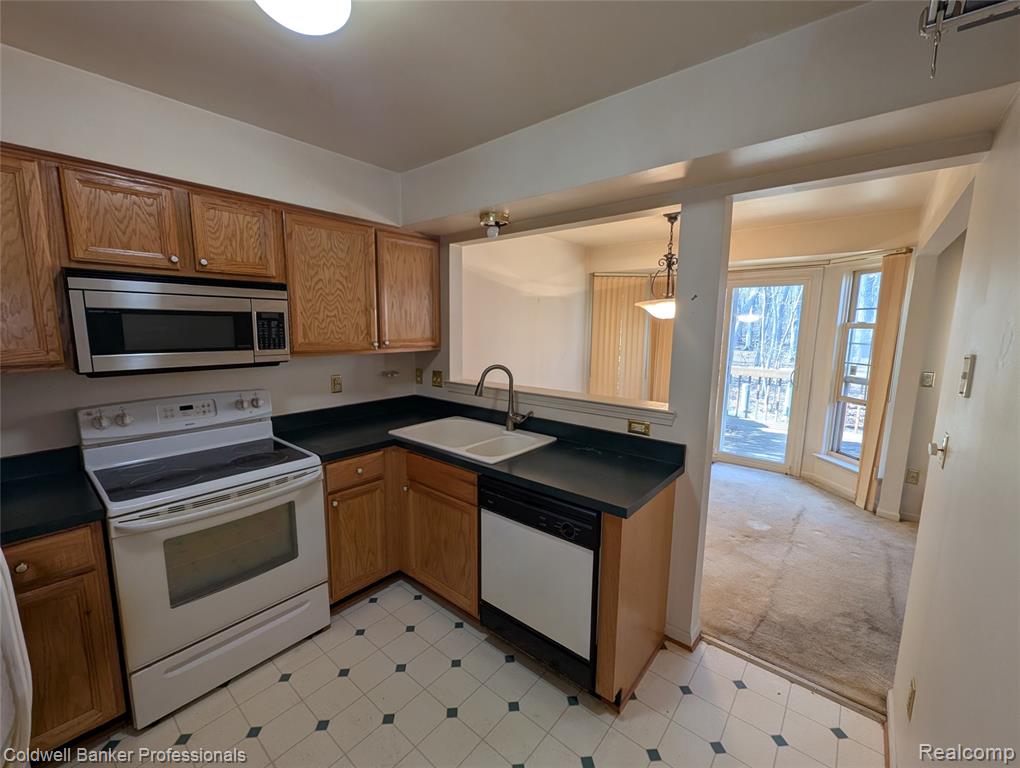7896 Rivergate Drive, 19, Westland, MI — Photo 12