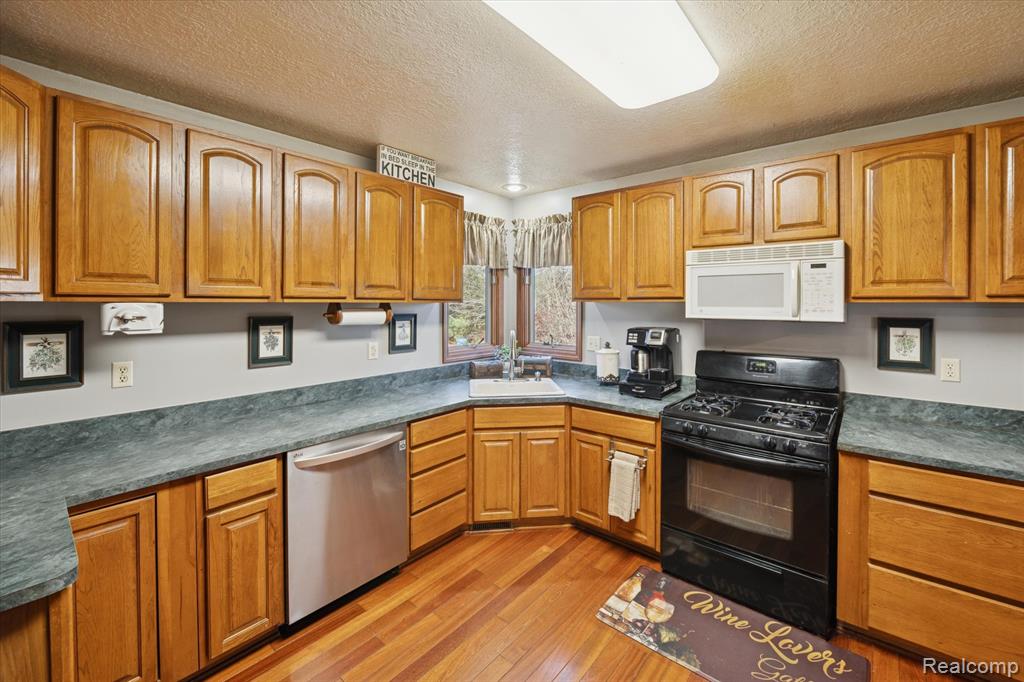 4842 Preston Road, Howell, MI 48855 — Photo 16