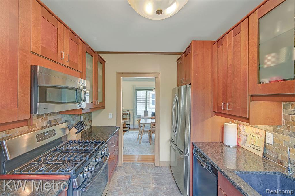 806 LOCKWOOD Road, Royal Oak, MI 48067 — Photo 17