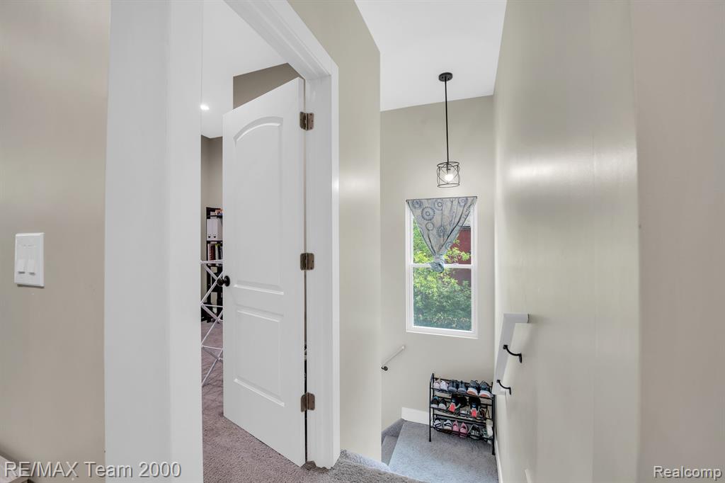 616 ENGLEWOOD Street, Detroit, MI 48202 — Photo 19