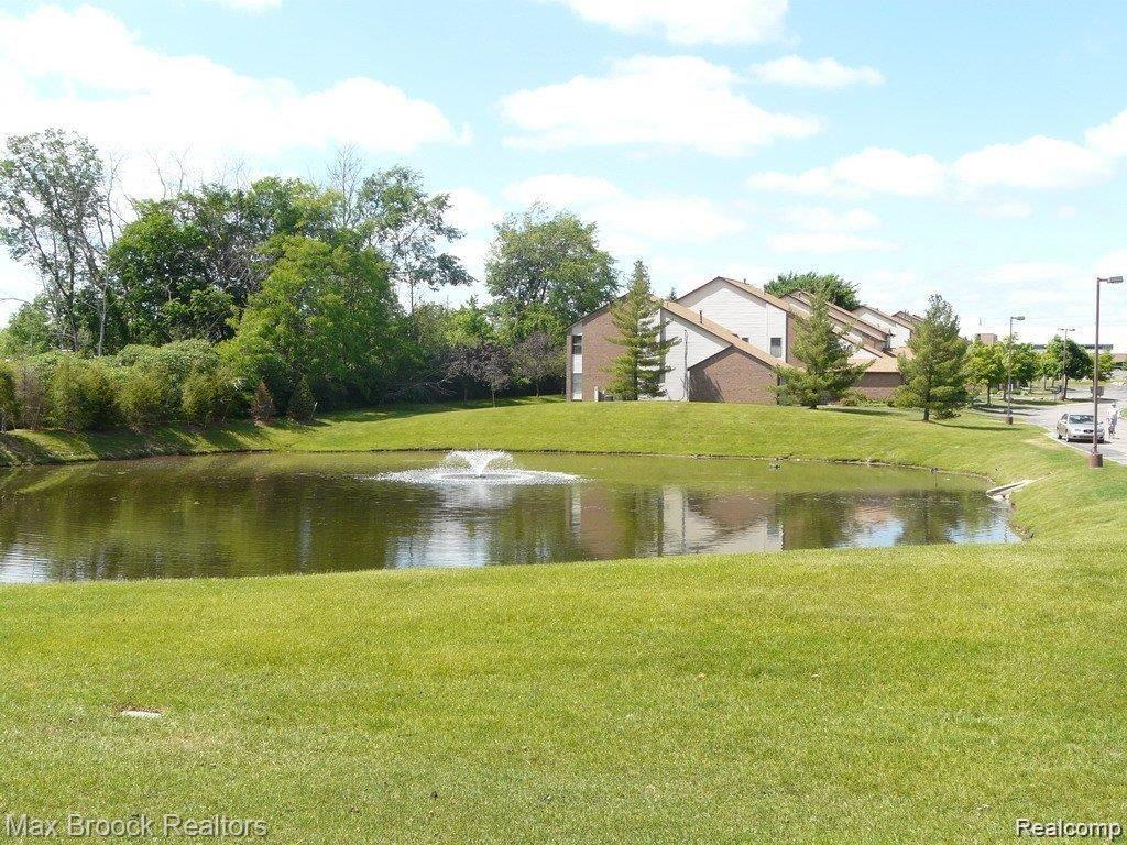 6620 RIDGEFIELD Circle, 204, West Bloomfield, MI — Photo 24