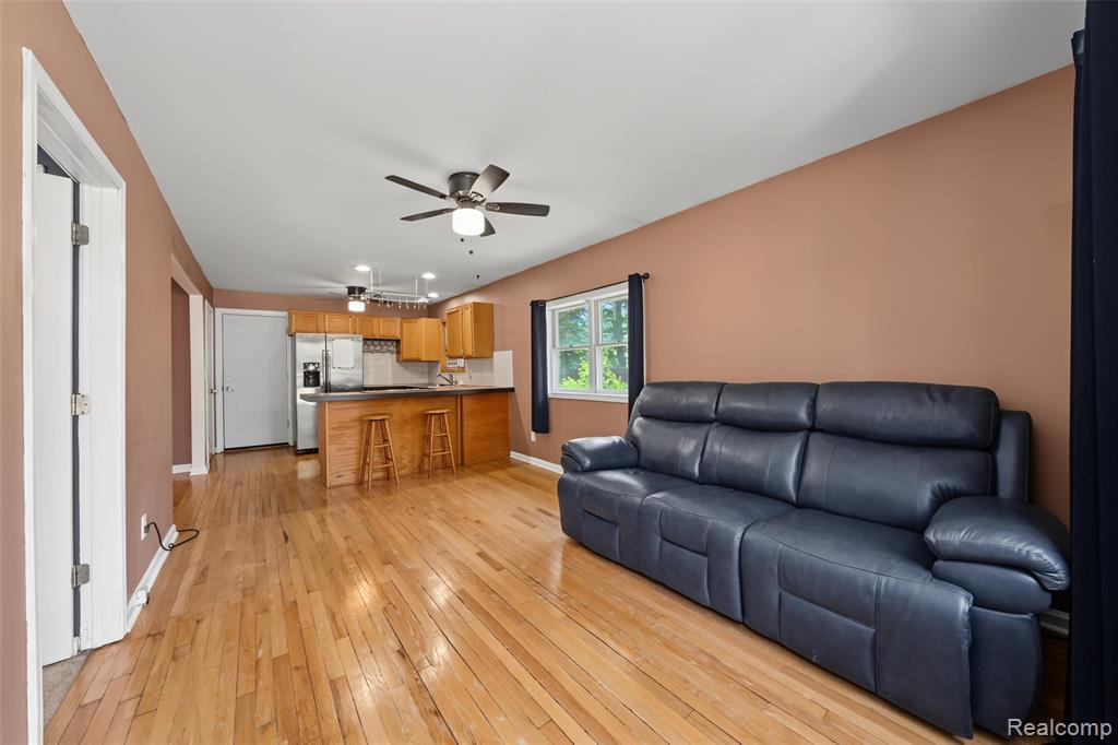 576 Brooks Avenue, Pontiac, MI 48340 — Photo 9