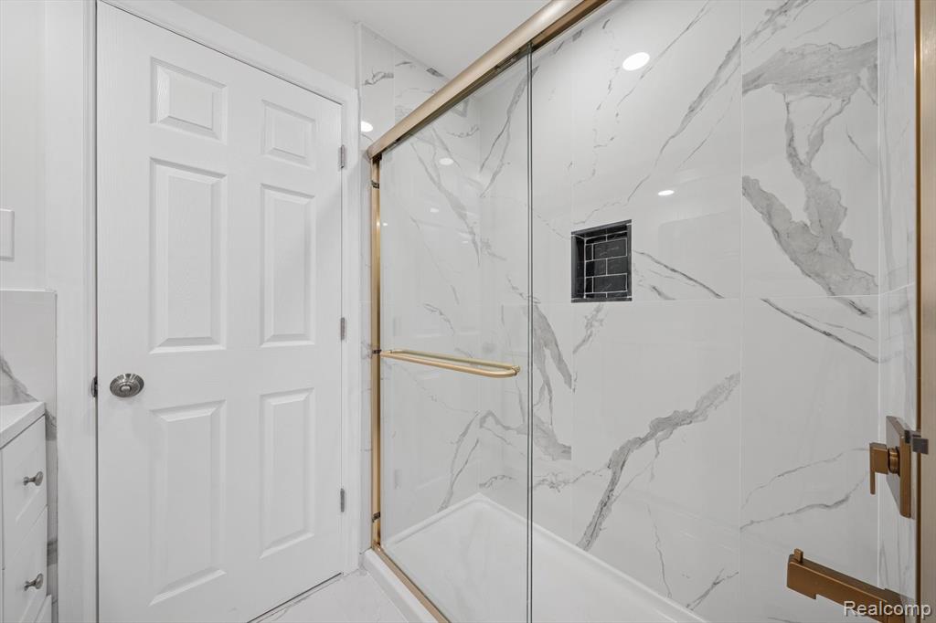5232 Dickson Drive, Sterling Heights, MI 48310 — Photo 20
