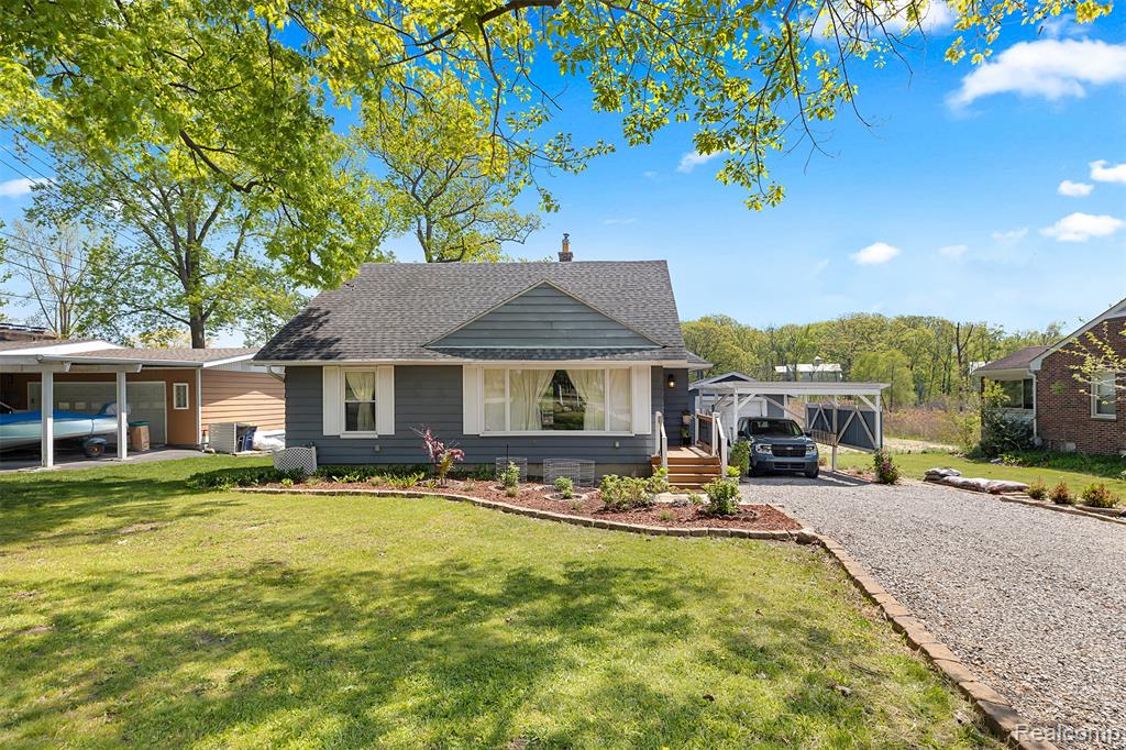 22827 Meridian Road, Grosse Ile, MI 48138