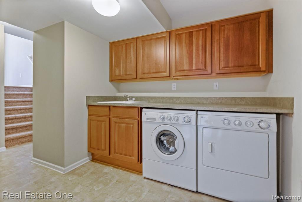 6975 EDGEWATER Drive, Troy, MI 48085 — Photo 21