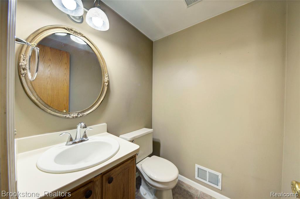7849 Twins Drive, Waterford, MI 48329 — Photo 21