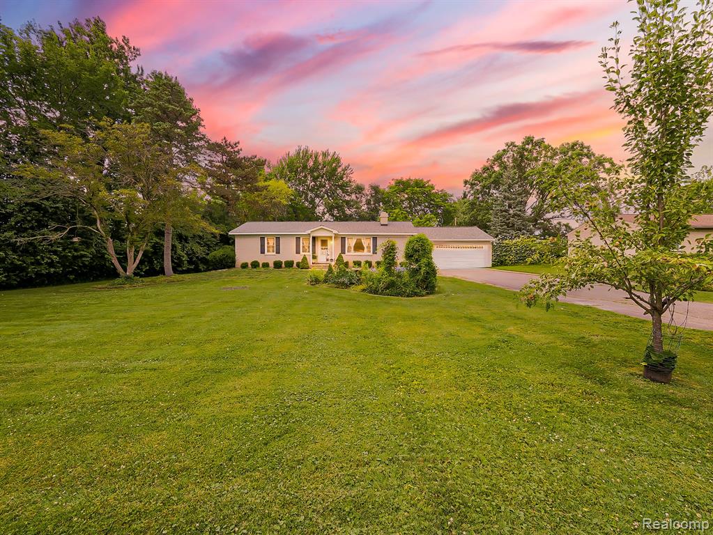 52010 11 Mile Road, South Lyon, MI 48178