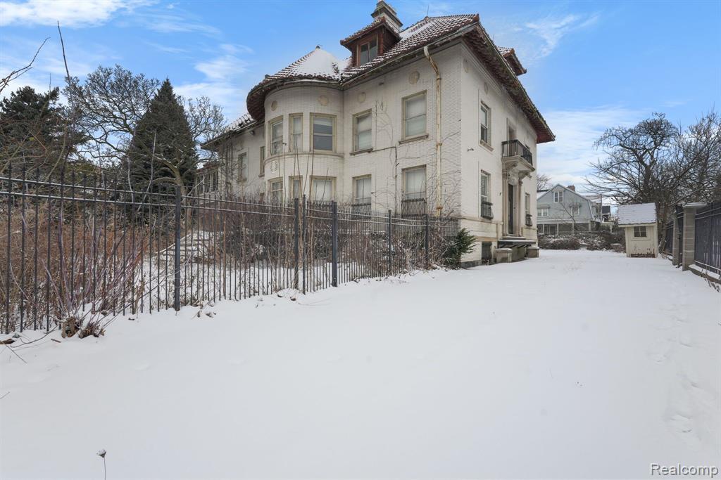 649 VAN DYKE Street, Detroit, MI 48214 — Photo 11