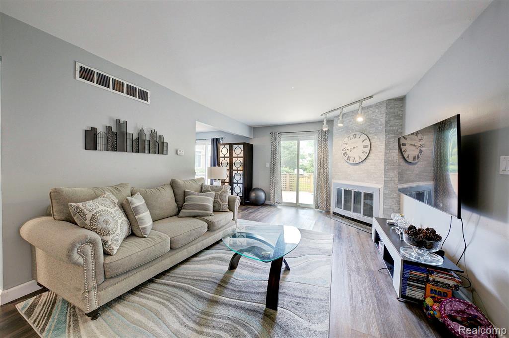41674 BEDFORD Drive, Canton, MI 48187 — Photo 5