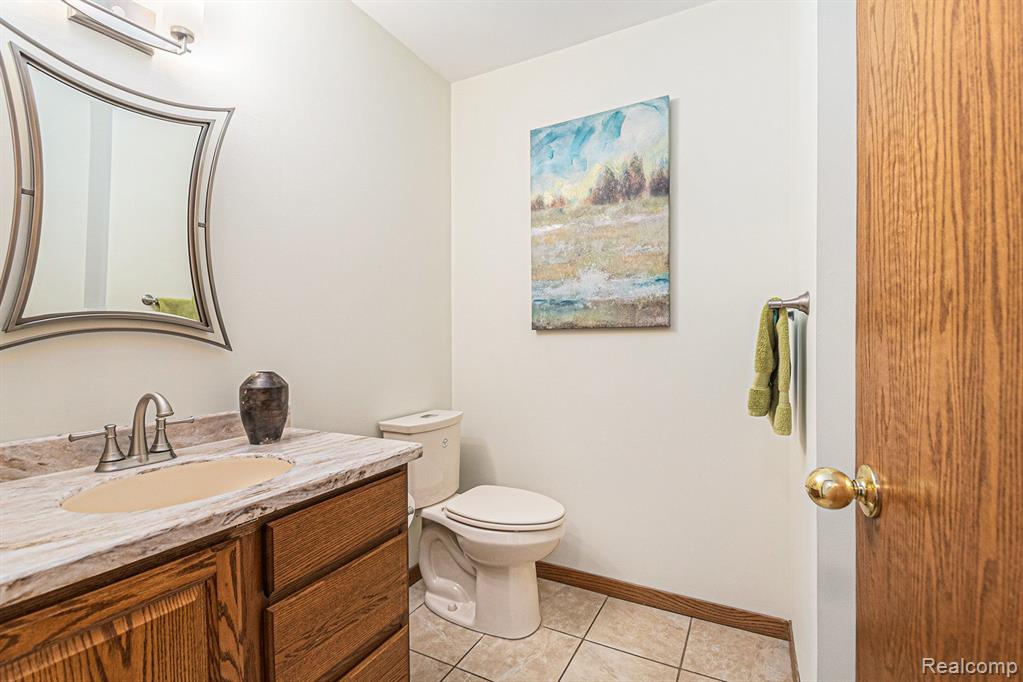 5102 FOXPOINT Circle, Midland, MI 48642 — Photo 13