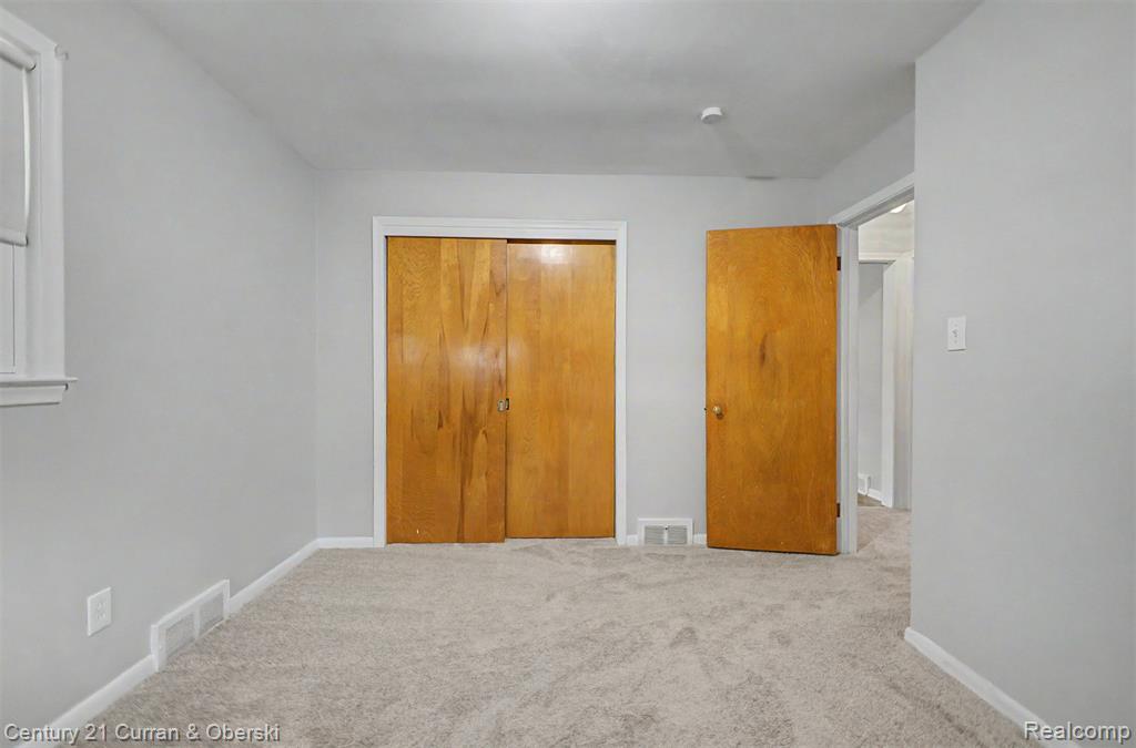 8212 GLENGARY Street, Dearborn Heights, MI 48127 — Photo 24