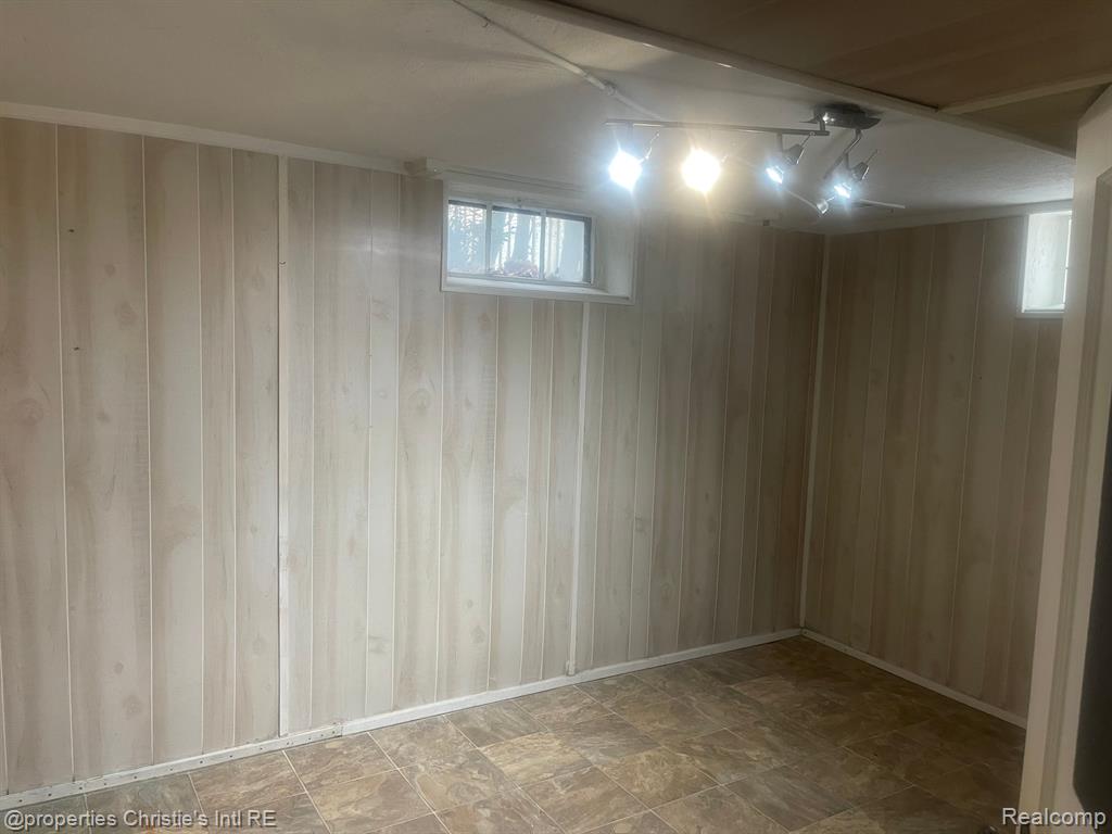 532 SAINT CLAIR Street, Grosse Pointe, MI 48230 — Photo 34