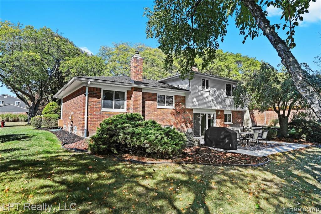 6378 Emerald Lake Drive, Troy, MI 48085 — Photo 47