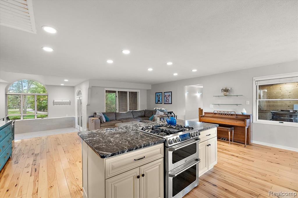 7291 Parkwood Drive, Fenton, MI 48430 — Photo 15