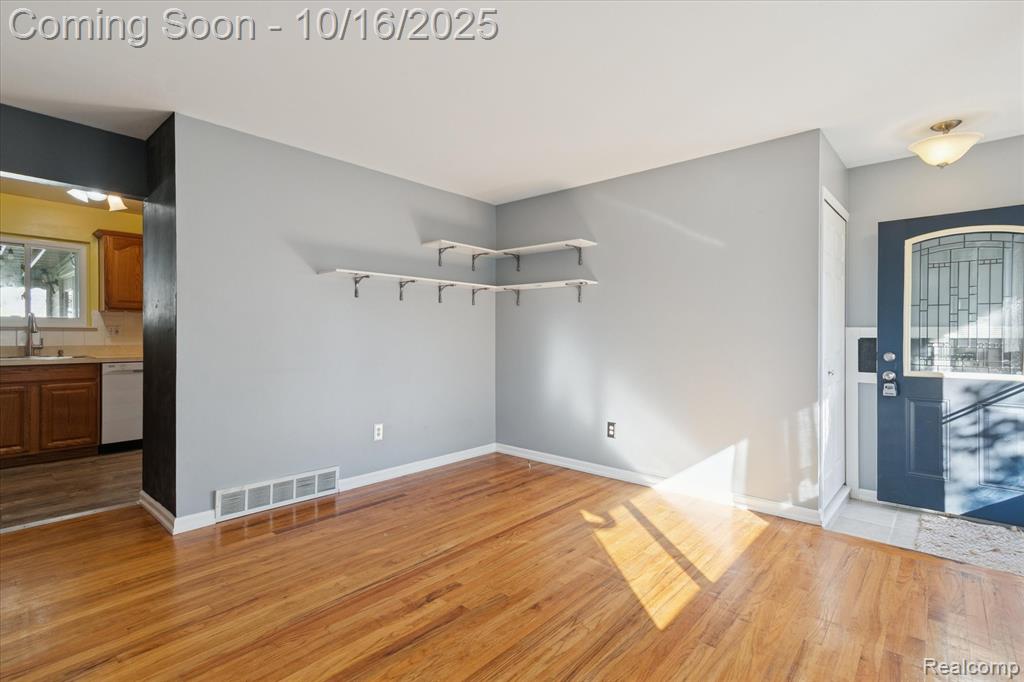 6439 Huntleigh Street, Garden City, MI — Photo 9