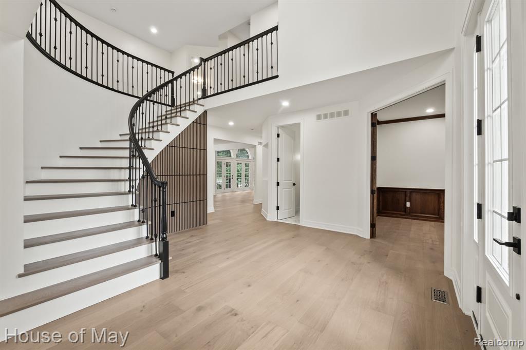 4743 S Ridge Drive, West Bloomfield, MI 48323 — Photo 4