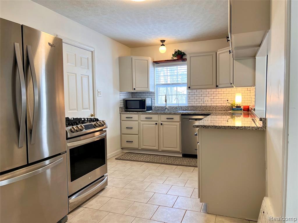 396 South Boulevard W, Rochester Hills, MI 48307 — Photo 12