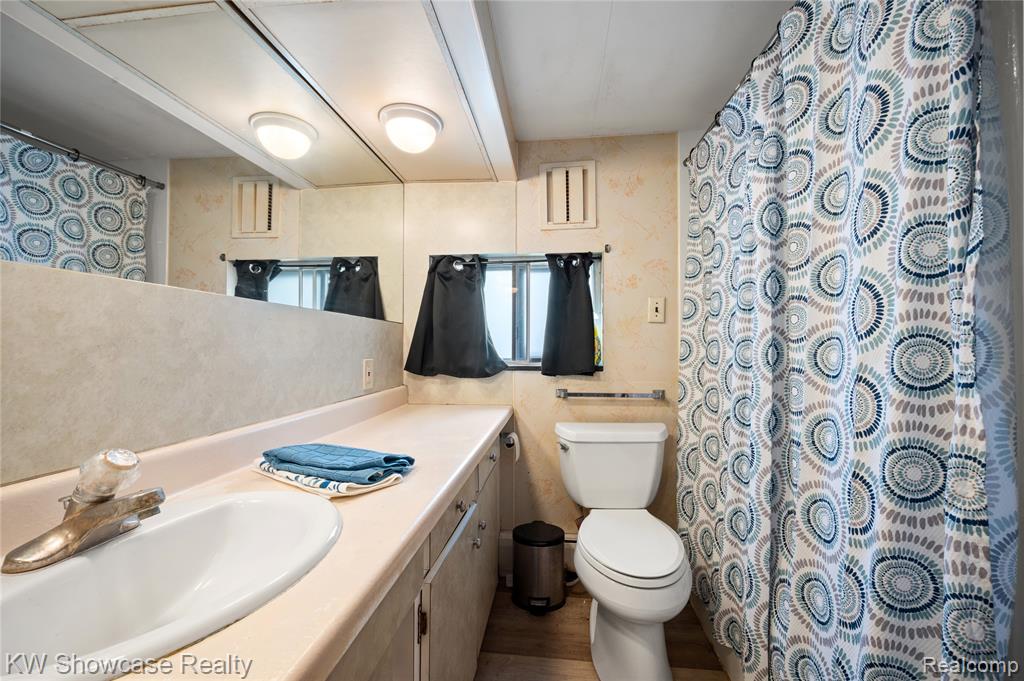 1125 E Commerce Street, Milford, MI 48381 — Photo 8
