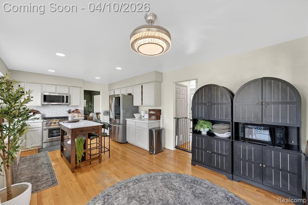 255 Round Tree Drive, Lake Orion, MI — Photo 18