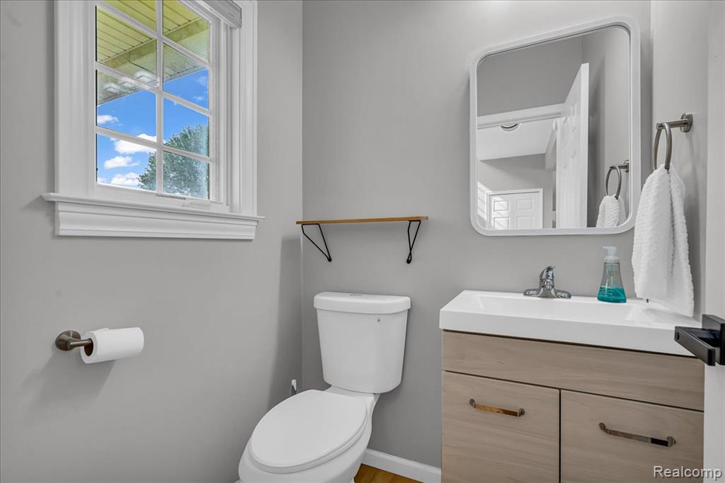 8327 Parkside Drive, Grand Blanc, MI 48439 — Photo 22
