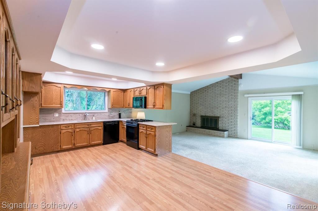 6279 WALKER Court, Troy, MI 48085 — Photo 4