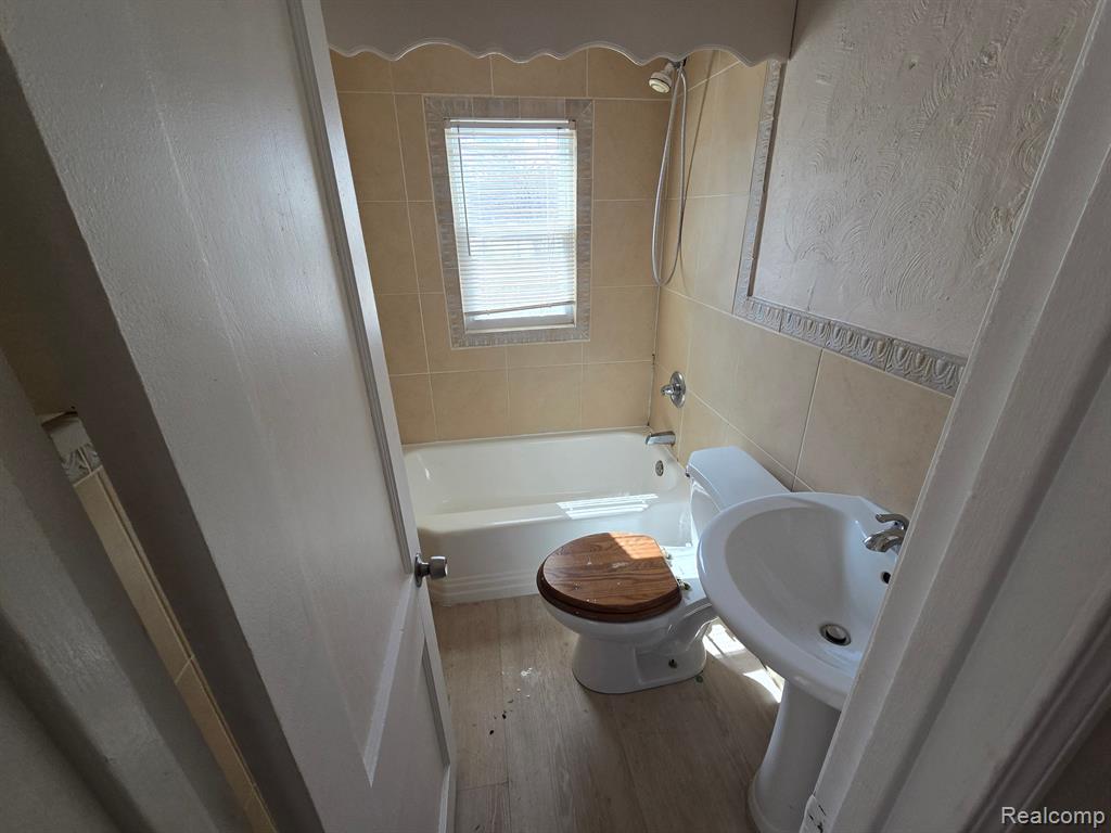 814 E EVELYN Avenue, Hazel Park, MI 48030 — Photo 11