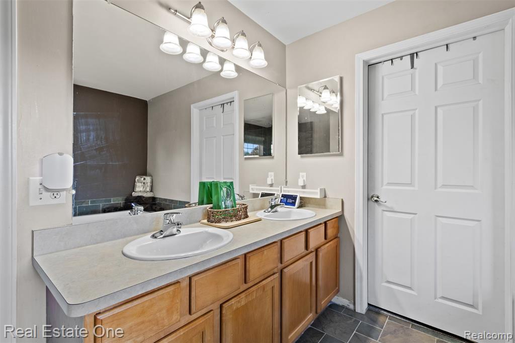 43275 Pond Bluff Drive, Belleville, MI 48111 — Photo 26
