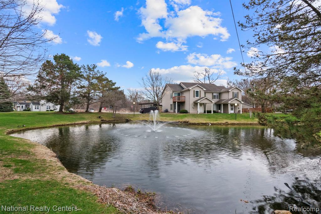 924 Saybrook Drive, Waterford, MI 48327 — Photo 4